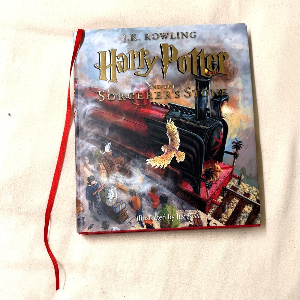 Harry Potter and the Sorcerer's Stone: The Illustrated Edition (Book 1)
